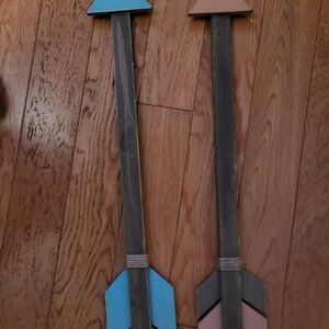 Decorative Wall Wooden Arrows in Blue and Brown